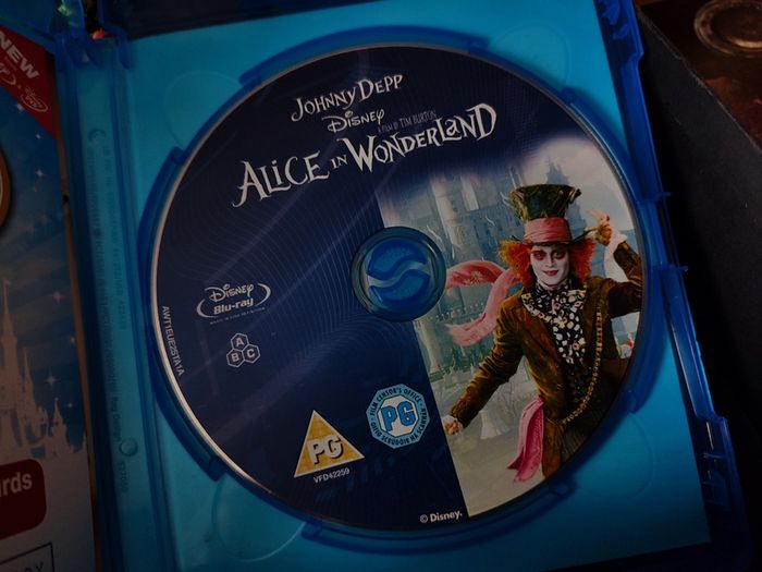 Alice in Wonderland ! Blu-ray ! with Slipcase ! Johnny Depp ! 2010 ! Disney !