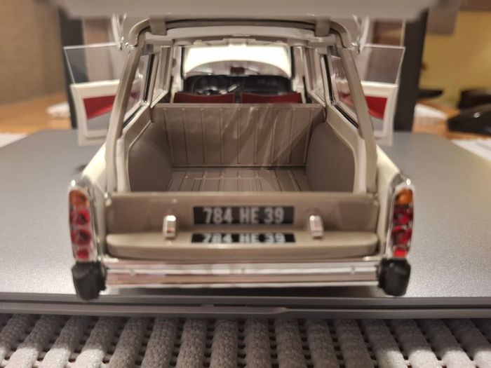 Citroen DS 21 Break 1970 White/Grey - Norev - 1:18 - New in Box