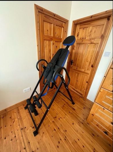 VEVOR Inversion Table - Heavy Duty (Like New / Used Twice)