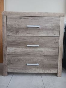 Chest of drawers