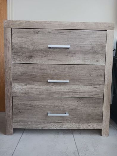 Chest of drawers