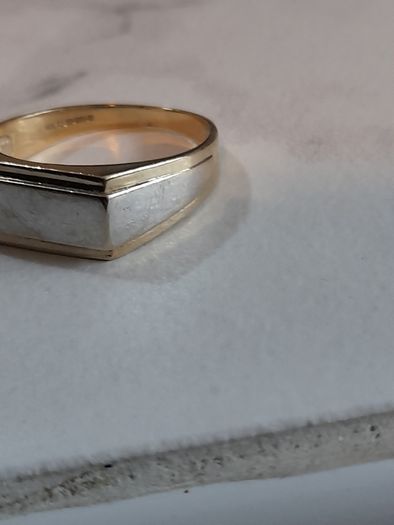 9ct white and yellow gold ring hallmarked 375 size 9
