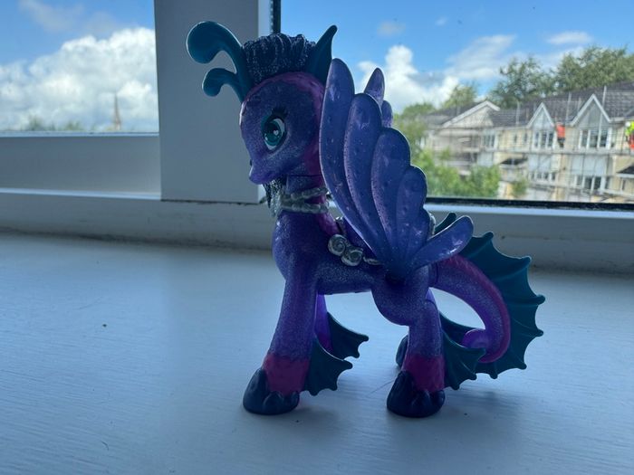 Hatchimals Pixies Riders Seastallion Glider Used Please look at the pictures
