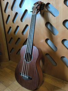 Laka VUB100EA Electro Acoustic Bass Ukulele