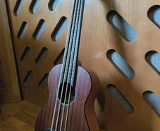 Laka VUB100EA Electro Acoustic Bass Ukulele