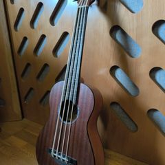 Laka VUB100EA Electro Acoustic Bass Ukulele