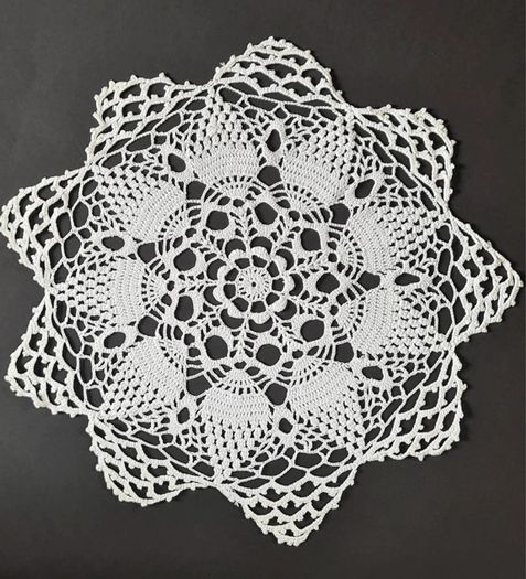 Vintage Handmade White Crochet Lace Doily serviette 35cm Round Floral Table Centrepiece