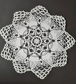Vintage Handmade White Crochet Lace Doily serviette 35cm Round Floral Table Centrepiece
