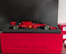 Looksmart Sebastian Vettel Ferrari Handmade 1/18