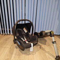 As new Maxi cosi Car seat and Isofix base
