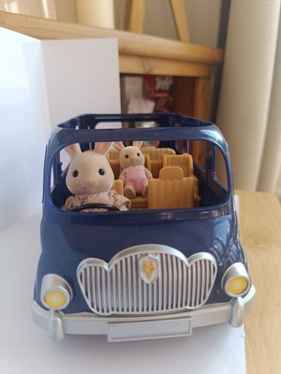 Sylvania families seven seater car