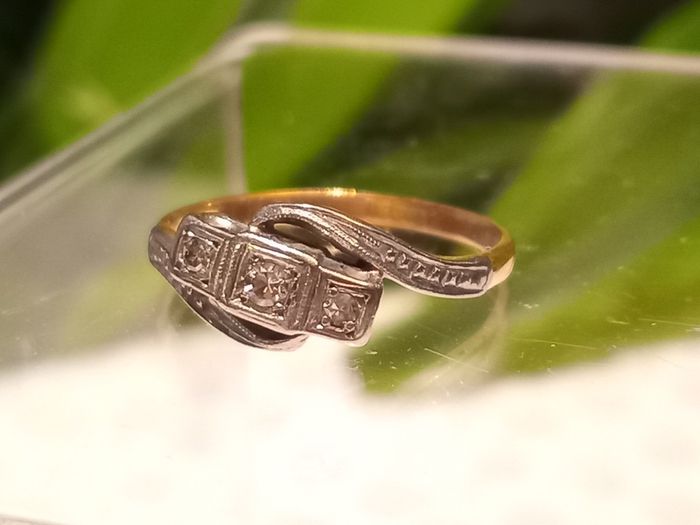 18ct Gold & Platinum Three Stone Diamond Crossover Ring - Size L, 2.7g, Antique/Vintage