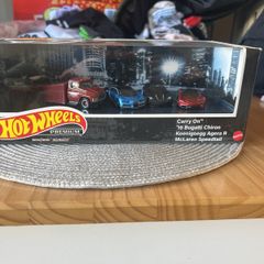 Hot Wheels Premium Carry on Bugatti Chiron Koenigsegg McLaren Speedtail Set  A10