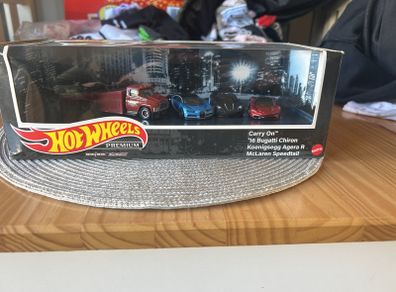 Hot Wheels Premium Carry on Bugatti Chiron Koenigsegg McLaren Speedtail Set  A10