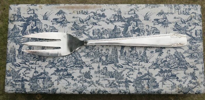 Vintage Set From The Goldsmith's House Le Chardon in its original box