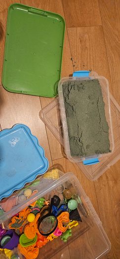 Kinetic sand with toys