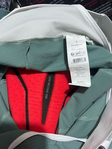 Ekoi Bib short Siz L (New in Package bag)