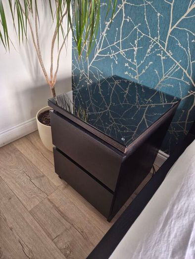 2 bedside tables