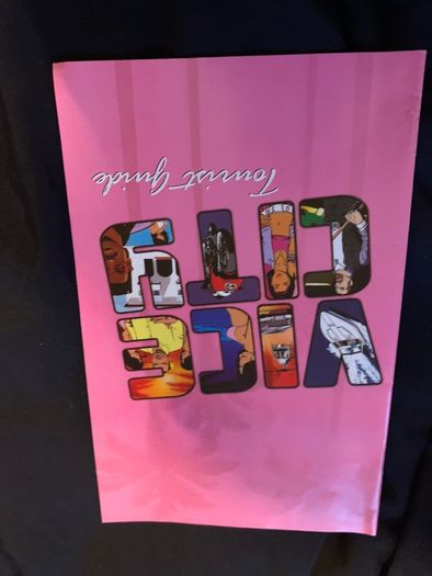Grand Theft Auto: Vice City PS2 game w poster