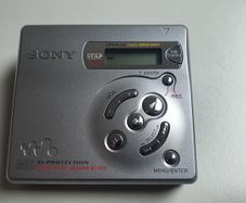 SONY Walkman MZ-R501 Minidisc player recorder - NEW!