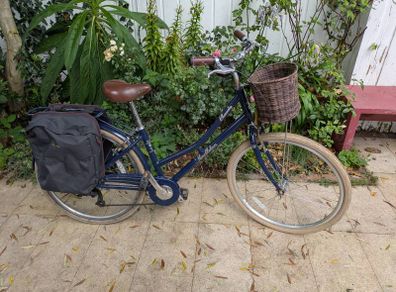 Pendleton Blossomby 26" Girls' Town Bike, Navy