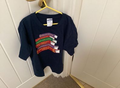 Gildan navy T-shirt size youths M
