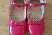 Girl's shoes