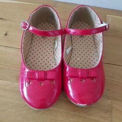 Girl's shoes