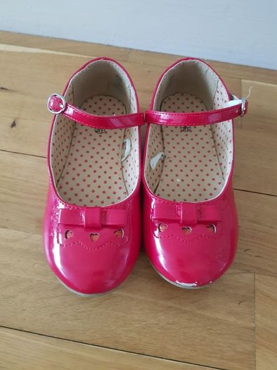 Girl's shoes