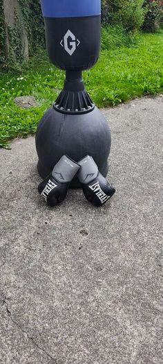 Freestanding punch bag