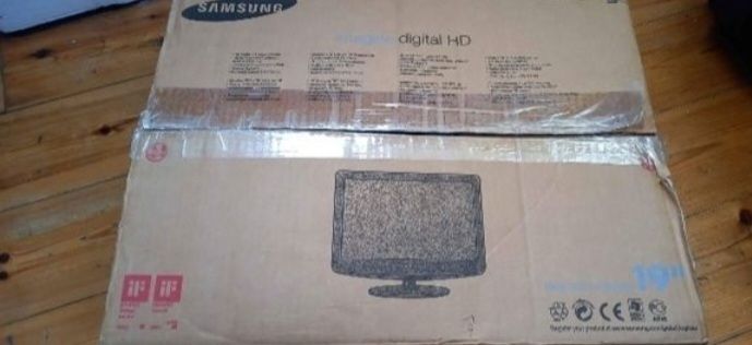 Samsung 19" Wide LCD TV/ Monitor