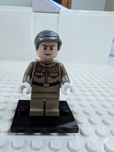100% Lego Star Wars General Rieekan Minifigure Hoth Base Rebel 75014 75056 sw0460