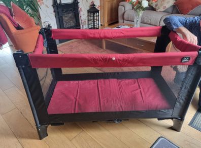 Travel cot