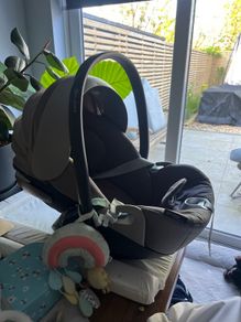 Cybex Car Seat & Isofix Base