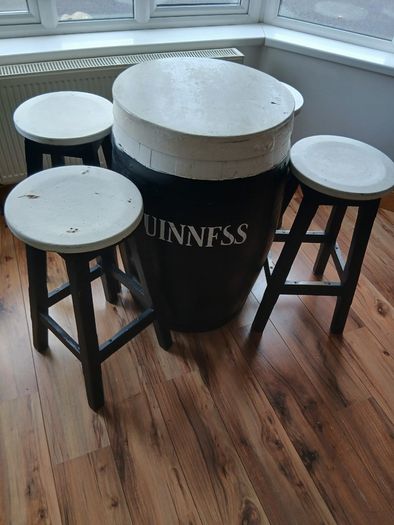 Guinness barrel table with 4 matching stools