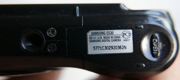 Samsung ES30 Black 12.1MP digital compact camera Tested