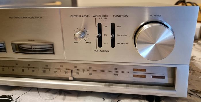 Set From 1977 Amplifier TOSHIBA SB-420 + Tuner Toshiba ST 420, exelent condition, working good.