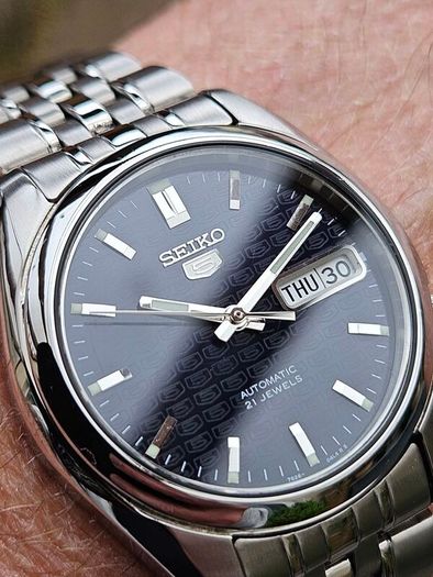 Watch Seiko 5 Automatic.