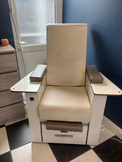 Reclining pedicure chair