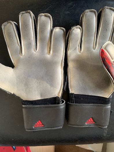 Reduced Adidas predator goalie gloves