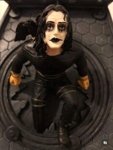 The Crow Neca fountain 2002