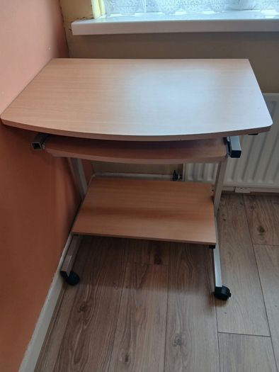 Computer desk