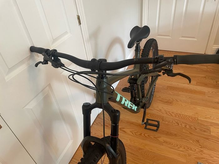 Trek Remedy 8 Full Suspension Mountain Bike