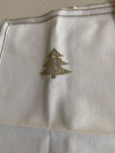 Embroidered Christmas napkins x 4