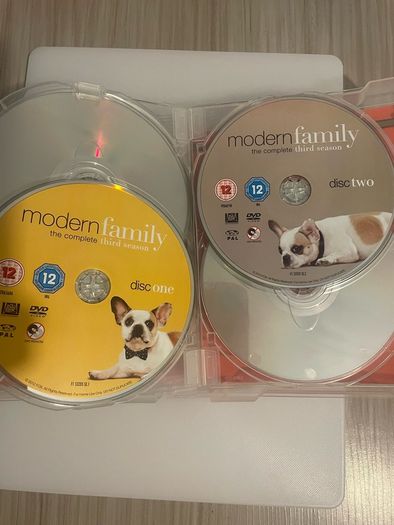 DVD boxset of modern family the complete seasons 1-3 11 discs 72 episodes