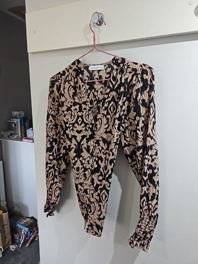 2 blouses and a waist coat size s