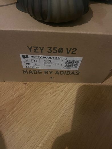 Yeezy 350 original in box