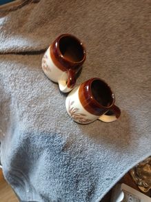 2 cermic vintage mugs