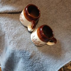 2 cermic vintage mugs