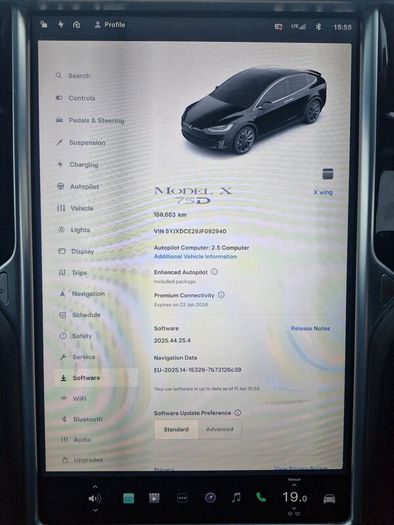 Tesla Model X 2018 open to P/X